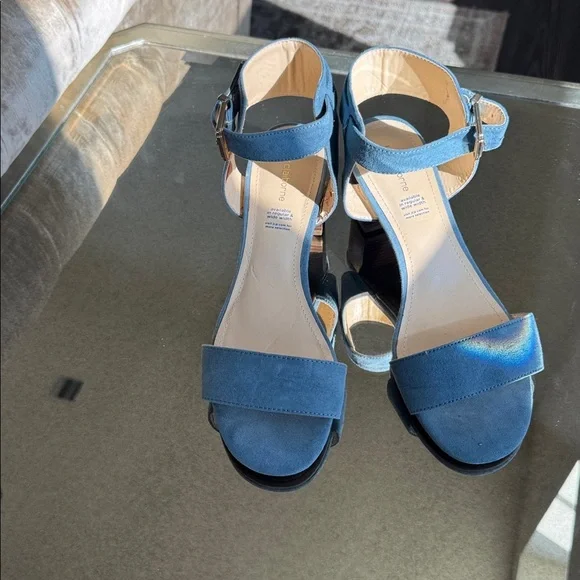 Liz Claiborne blue Suede Sandals - Picture 2 of 9